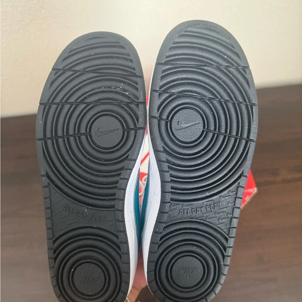 Nike White and Blue Sneakers Classic Style
